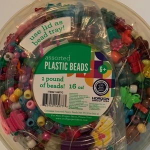 Plastic beads, assorted